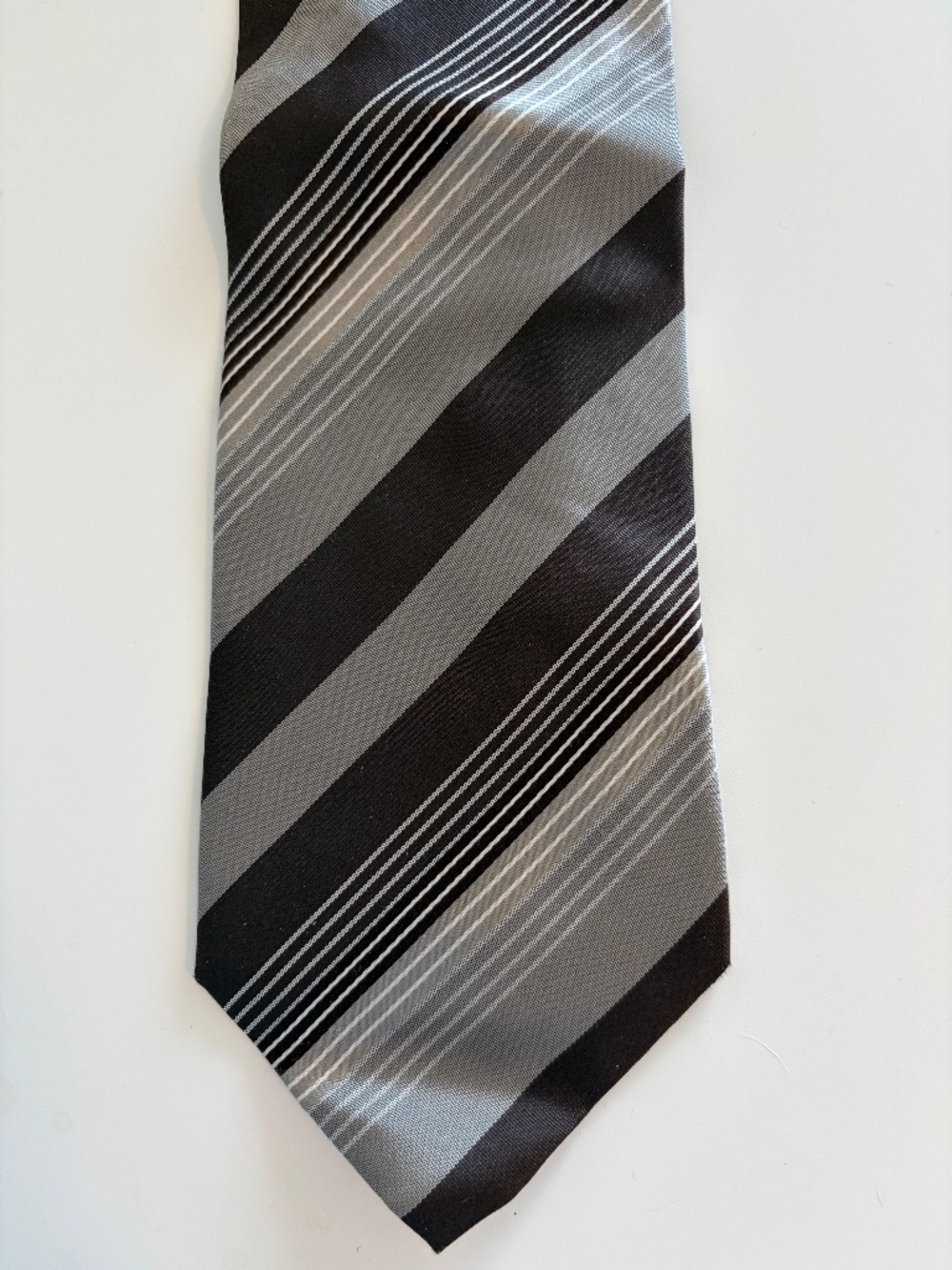 Giorgio Armani Italy 100% Silk Striped Tie - Picture 2 of 3